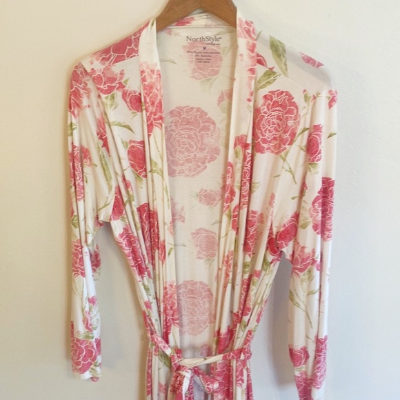 NorthStyle Bamboo Floral Robe - Picture 2 of 5